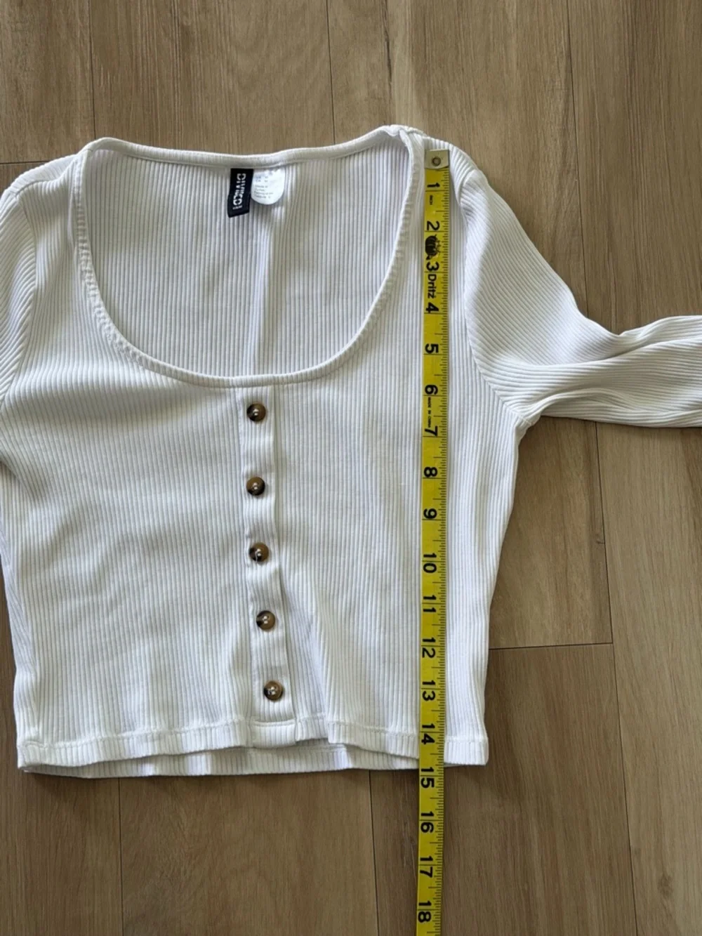 H&M White Ribbed Scoop-Neck Faux Button Crop Top